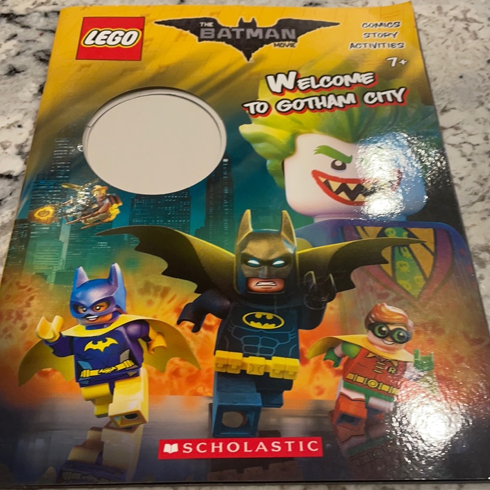 📚4/$5📚 Lego The Batman Movie Welcome to Gotham City paperback book/no toy